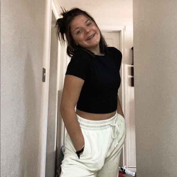 Meet your Posher, Hannah - Picture 1 of 1